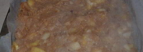 яблочная шарлотка под двухцветным бисквитом. Шаг 5