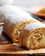 Яблочный штрудель из слоеного теста