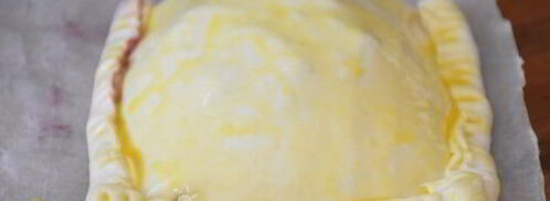 слоеные конвертики с сыром бри и ягодами. Шаг 5