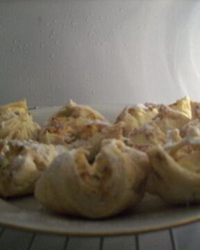 Слоеные конвертики с творогом