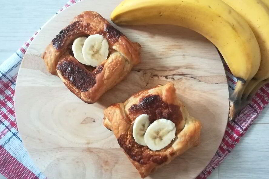 Рецепт слойки с арахисовой пастой и бананом