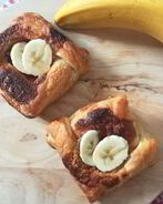 Слойки с арахисовой пастой и бананом