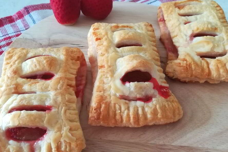 Рецепт слойки с клубникой