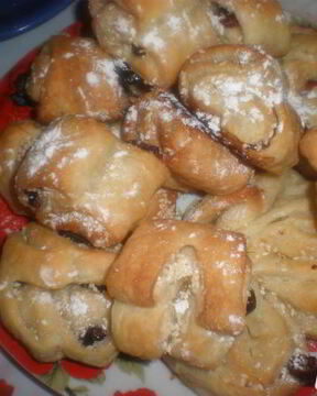 Слойки с кунжутом и клюквой