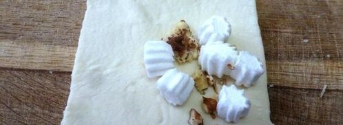 слойки с маршмеллоу и орехами. Шаг 3