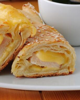 Слойки с ветчиной и сыром