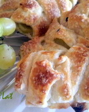 Слойки с виноградом