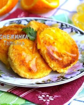 Ароматные сырники с морковью и апельсиновым соусом