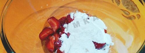 сырники с клубникой и клубничным сиропом. Шаг 8