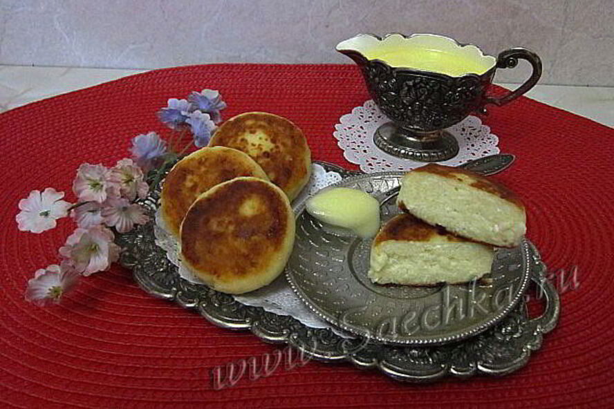 Рецепт сырники со сметанным соусом