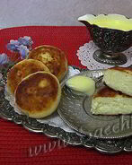 Сырники со сметанным соусом