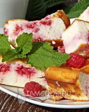 Творожник с малиной