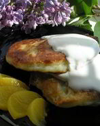 Воскресные сырники с персиками