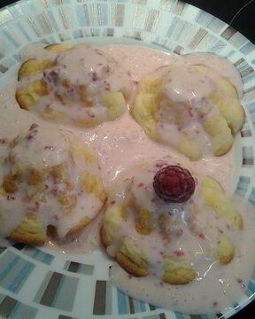 Воздушные творожники в духовке с ягодным соусом