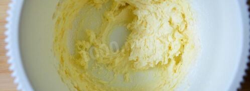 блинный торт с творожным кремом и ягодами на сковороде. Шаг 6