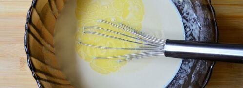 блинный торт с творожным кремом и ягодами на сковороде. Шаг 8