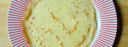 блинный торт с творожным кремом и ягодами на сковороде. Шаг 9