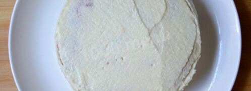 блинный торт с творожным кремом и ягодами на сковороде. Шаг 10