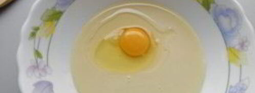 быстрый торт на сковороде со сгущенкой. Шаг 2