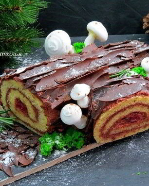 Рождественское полено с пряной вишней и розмарином