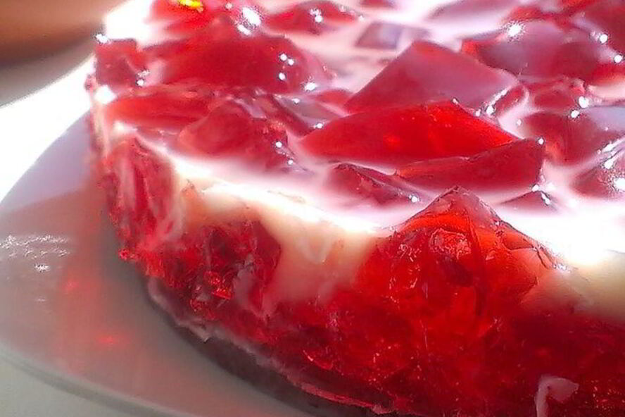 Рецепт шоколадный торт с молочно-клубничным желе