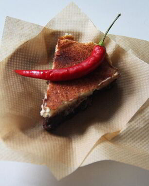Трюфельный торт с перцем чили