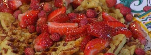 вафли из бриоши с клубникой и земляникой. Шаг 6