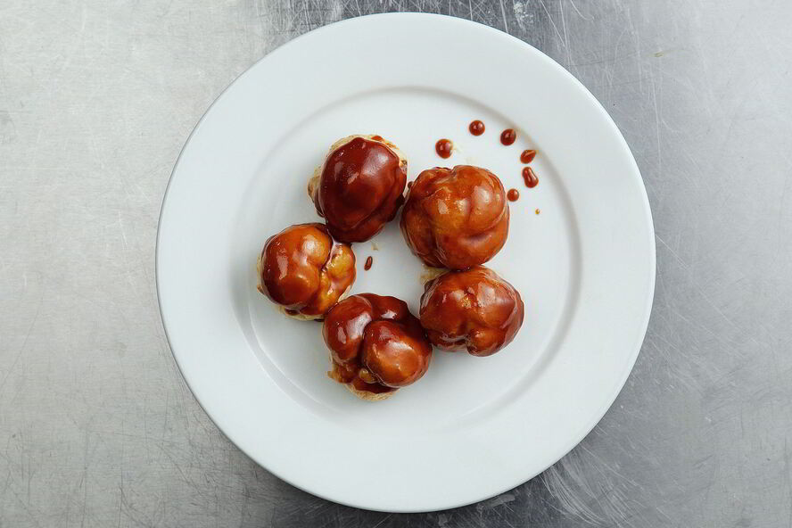 Рецепт профитроли с заварным кремом и карамельным соусом