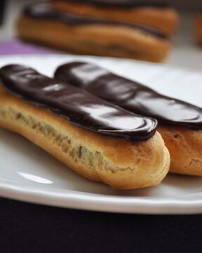 Шоколадные эклеры