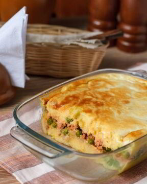 Картофельная запеканка с мясом и горошком