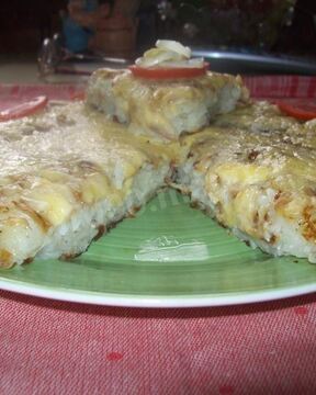 Картофельная запеканка с твердым сыром луком-порей