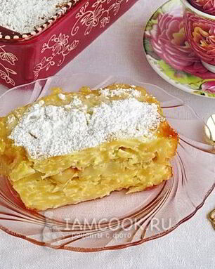 Запеканка из лапши с медовыми грушами