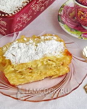 Запеканка из лапши с медовыми грушами