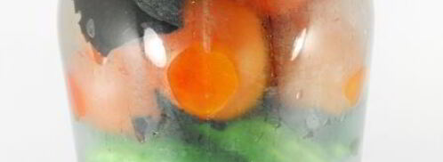 ассорти из огурцов и помидоров с базиликом на зиму. Шаг 4