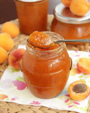 Абрикосовый джем с корицей и бадьяном