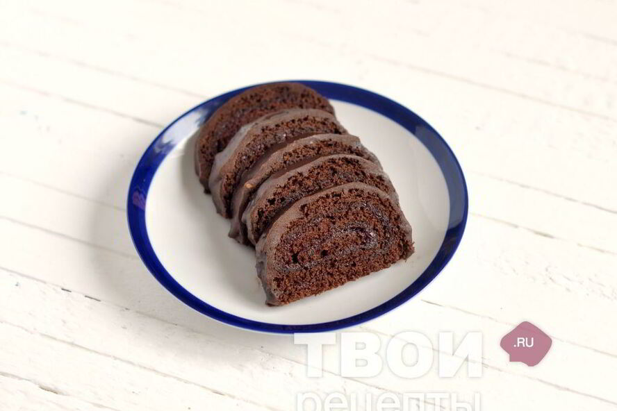 Рецепт шоколадный рулет с клюквенным джемом и шоколадным ганашем