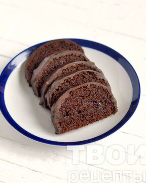 Шоколадный рулет с клюквенным джемом и шоколадным ганашем