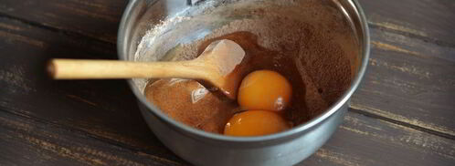 шоколадный рулет с клюквенным джемом и шоколадным ганашем. Шаг 3