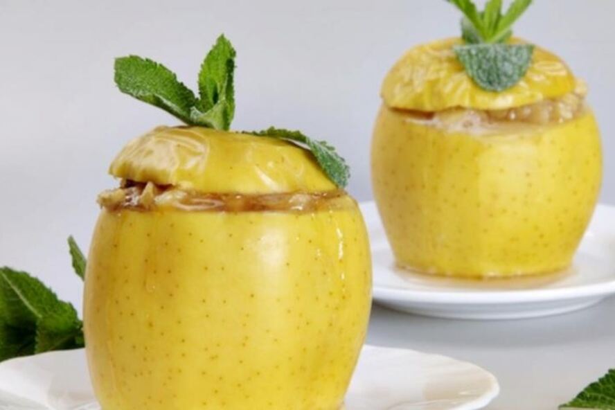 Рецепт запеченных яблок с бананома и абрикосовыма джемома