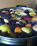 Компот из черной смородины и яблок