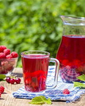 Компот из малины и черешни