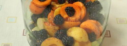 компот из яблок, абрикос и ежевики. Шаг 2