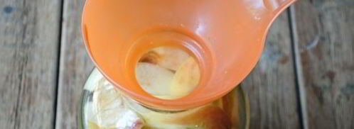 компот с яблоками, сливами и персиками на зиму. Шаг 11