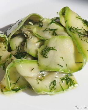 Быстрые маринованные кабачки
