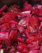 Маринованная капуста кусочками со свеклой