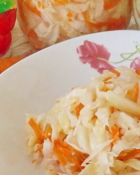 Маринованная капуста с луком и морковью