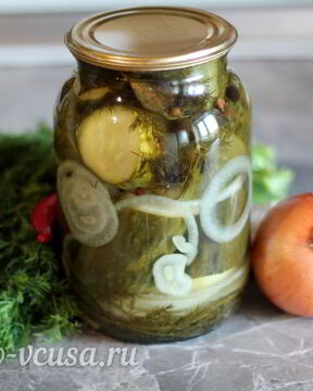 Маринованные огурцы с луком