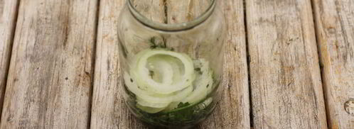 маринованные огурцы с луком. Шаг 3