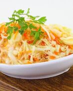 Капуста с чесноком горячим рассолом