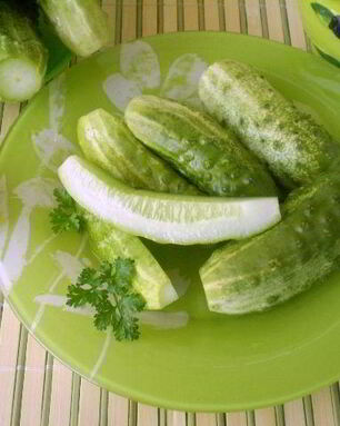 Хрустящие малосольные огурчики